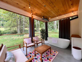 New Creekside Villa Designed for Couples Getaway